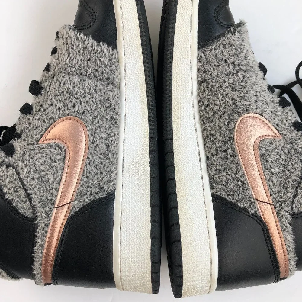AIR JORDAN 1 RETRO HIGH TD FUR BLACK FUR GOLD Collectible Sneakers